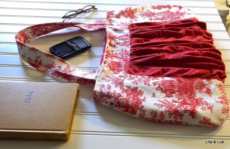 {brook} Shoulder Bag - Romance in Red
